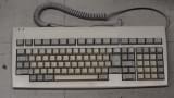 PC-9821用の新ロゴでL字コネクタのキーボード