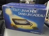 TOUT UN MONDE DANS UN CADEAU